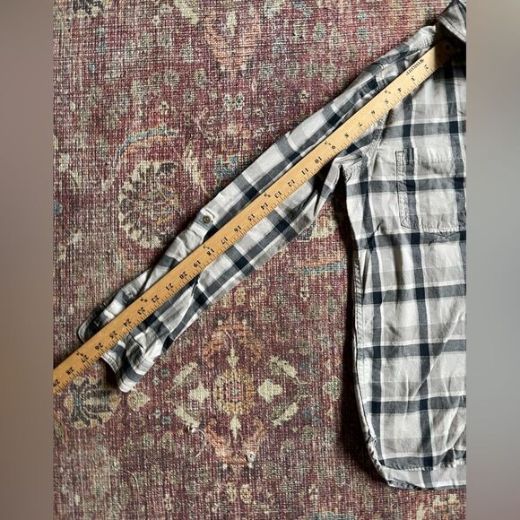 Women’s Carhartt Small 4/6 Blue, Grey white Button down plaid shirt - Picture 6 of 10